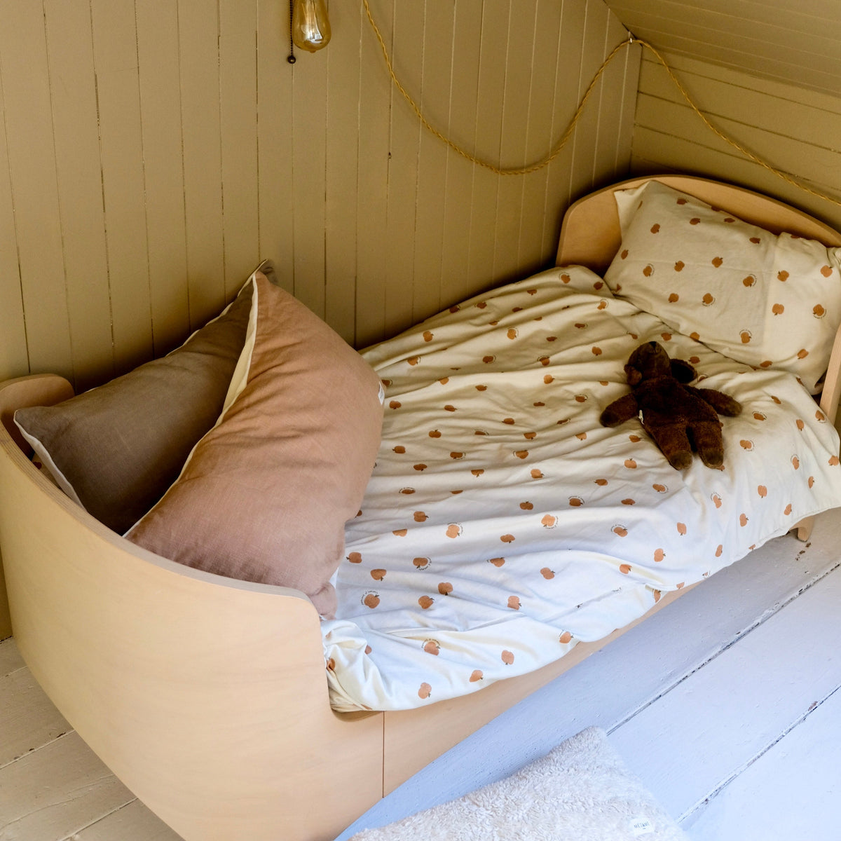 Kuschelweiche Baby- und Kinderbettwäsche mit Apfel-Print