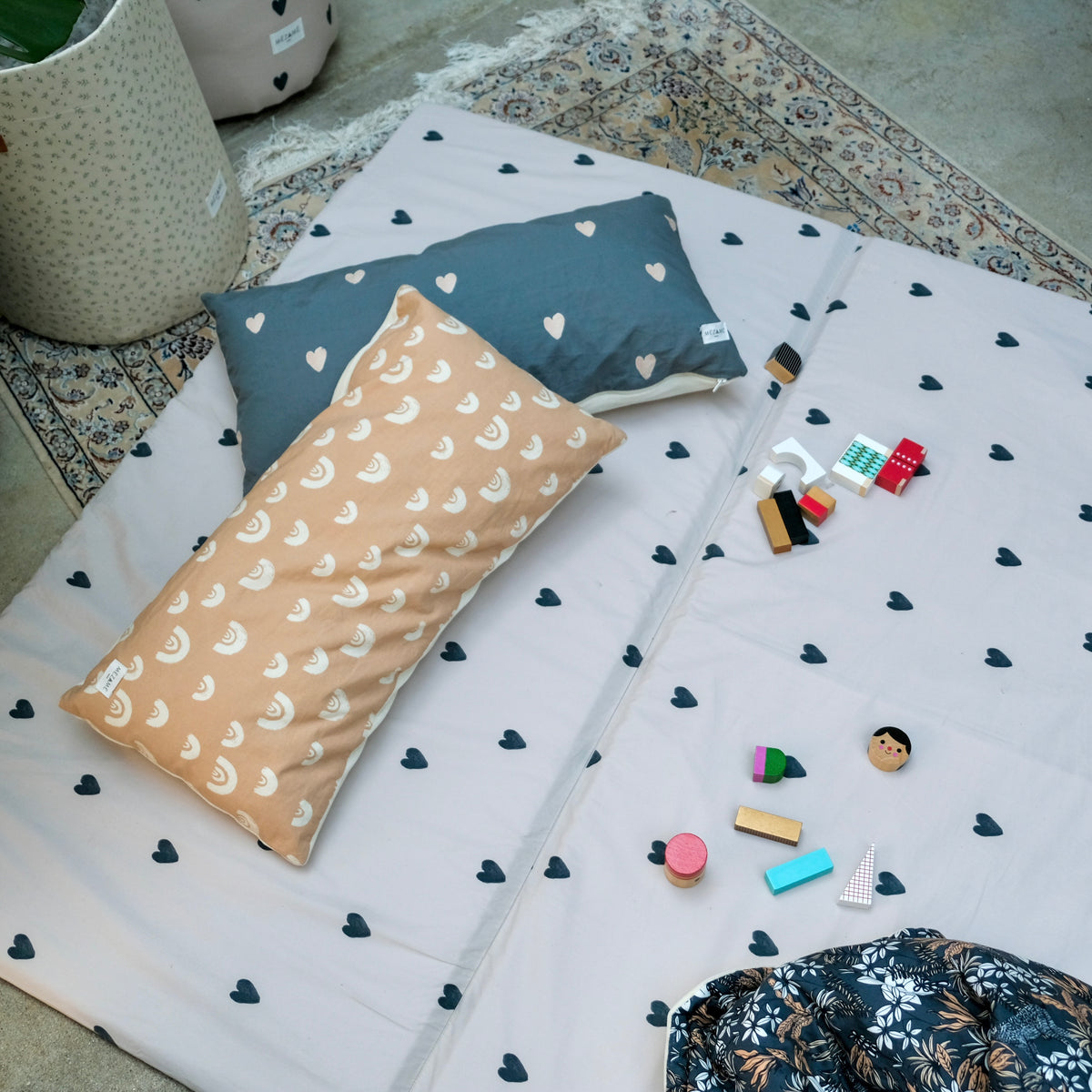 Coussin +One Arc en Pêche