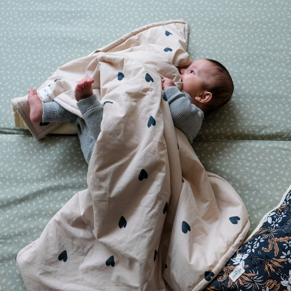 tapis d eveil et motricite enfant bébé cueillette sauge