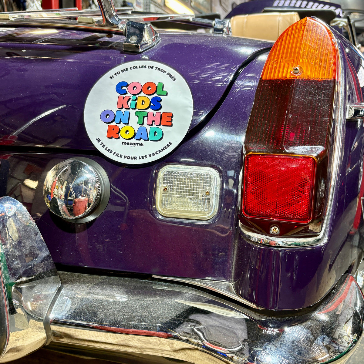 Sticker Cool kids on the road