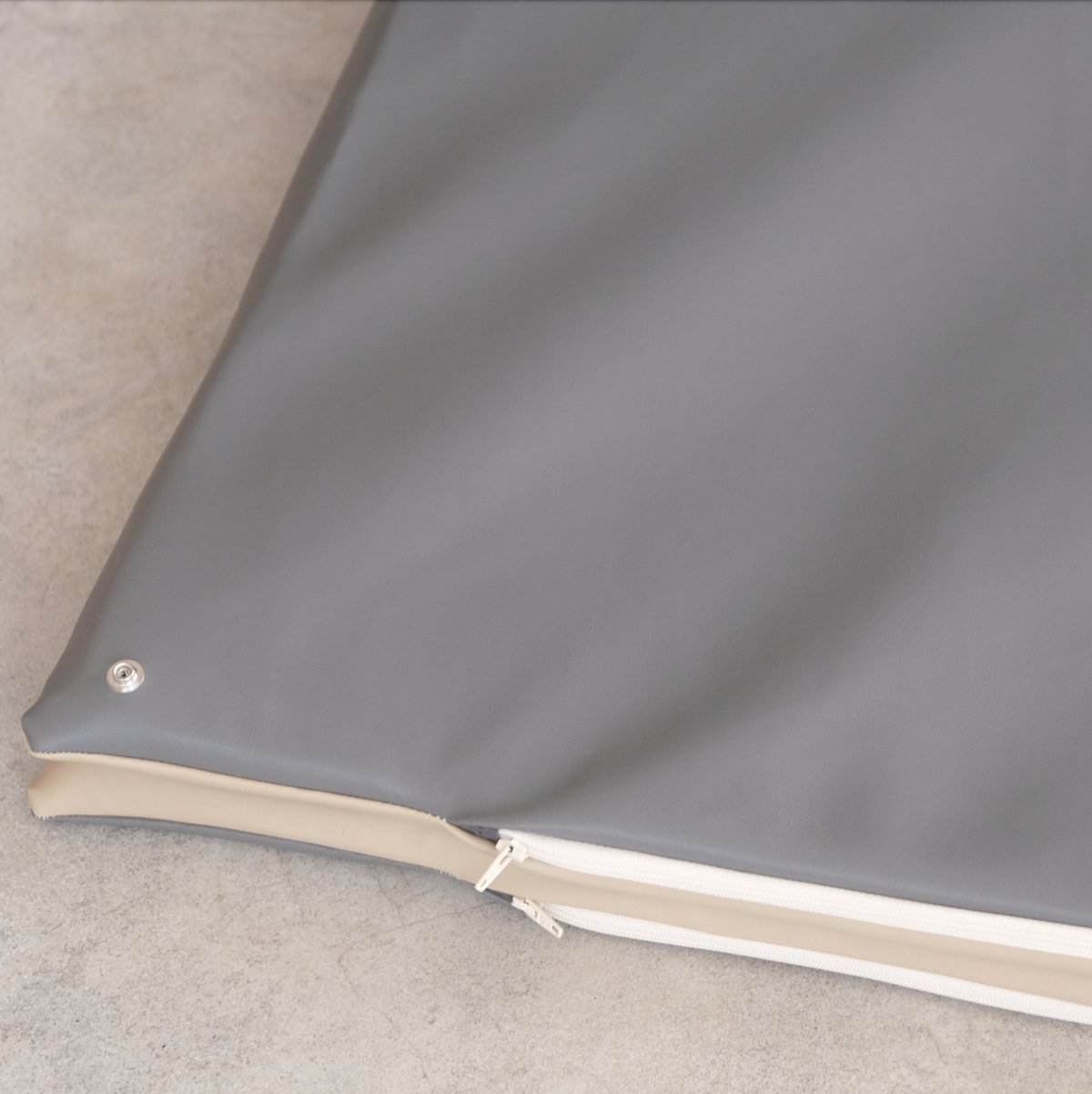 tapis d eveil waterproof motricite et jeux bebe enfant 
waterproof uni beige sesame recto verso