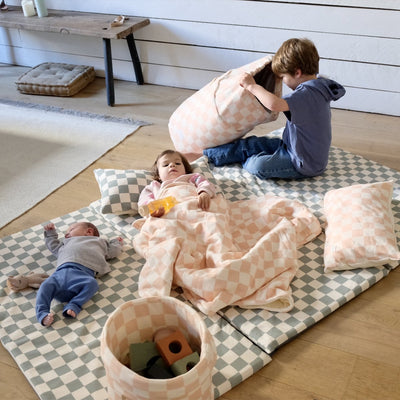 Kuschelkissen Baby Kind rosa Schachbrettmuster 