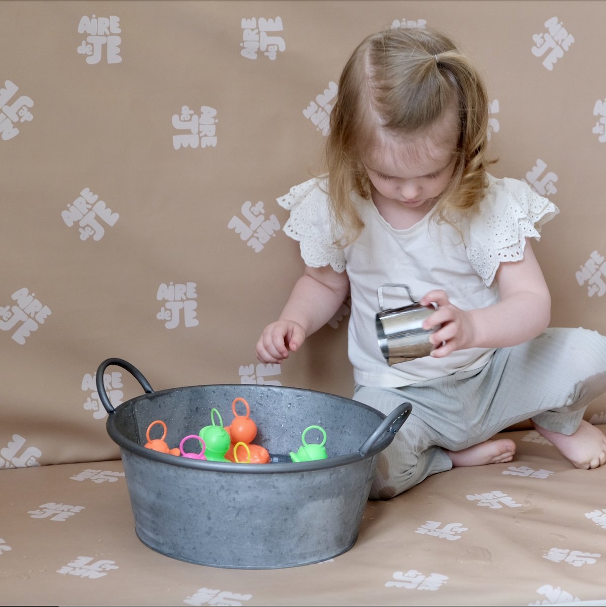 funda para alfombra de juego y psicomotricidad impermeable para bebé y niño estampado air de je beige 