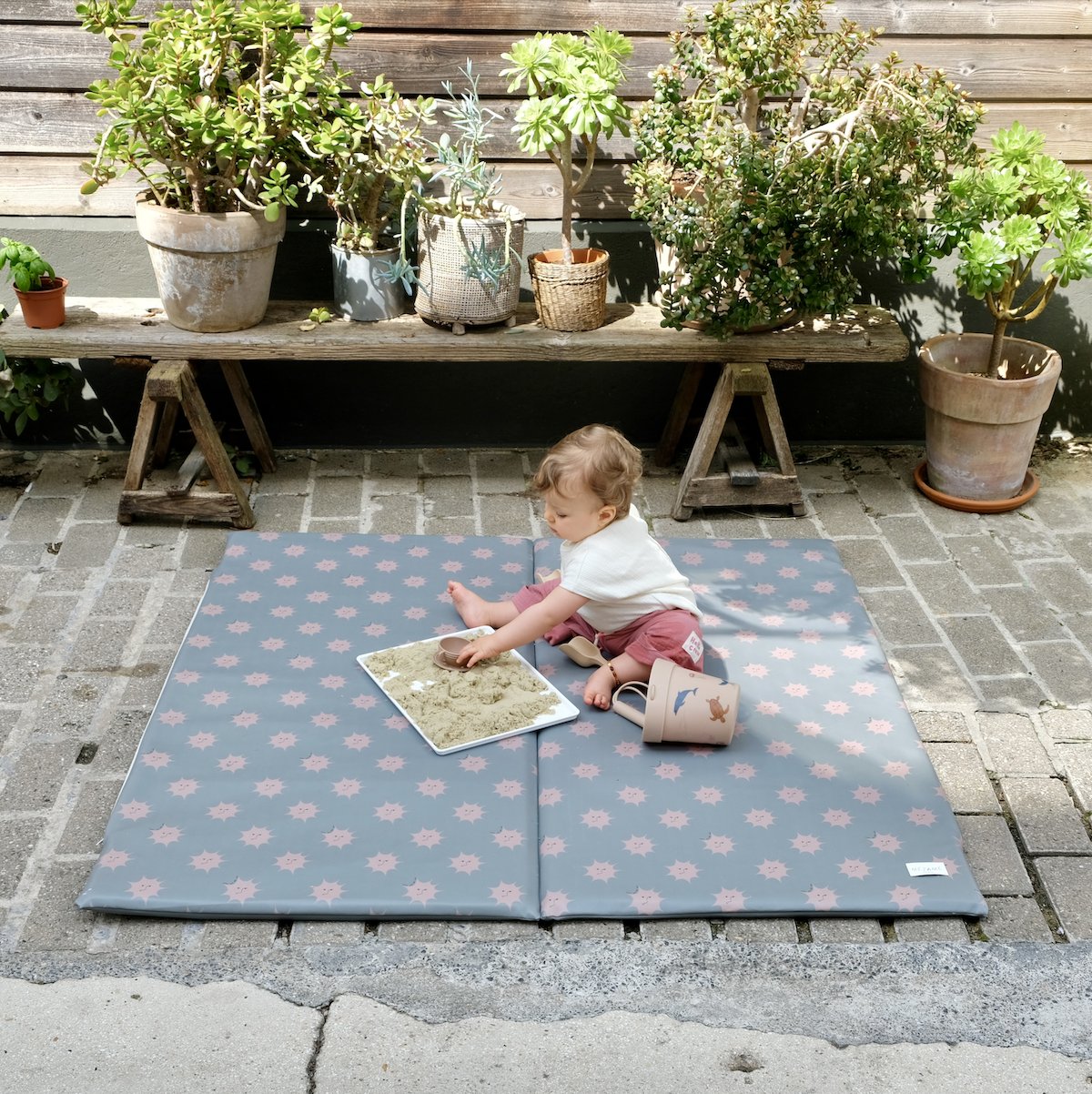 waterproof cover for baby and toddler play activity and tummy time mat 
waterproof printed sun