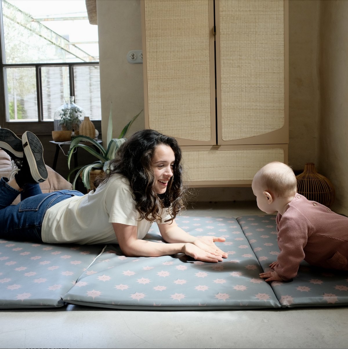 waterproof cover for baby and children's playmat and games 
waterproof sun print
