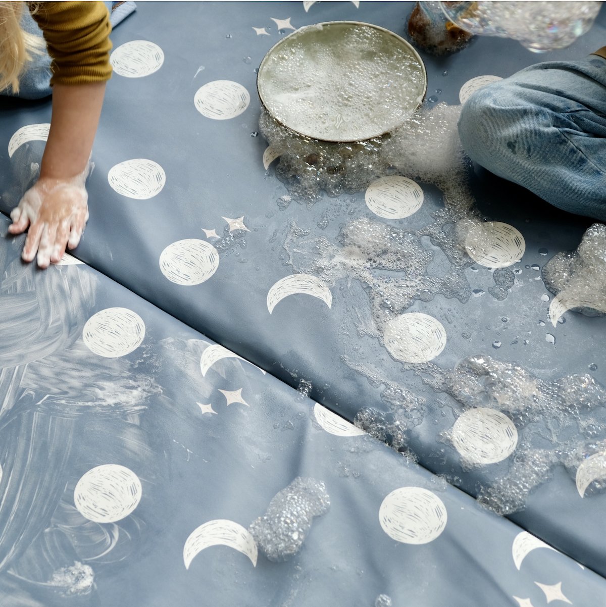 housse waterproof tapis d eveil motricite et jeux bebe enfant 
waterproof imprimé lune to the moon and back