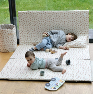 verlengstuk speelkleed motoriek en spel groot formaat baby kind met bloemen 