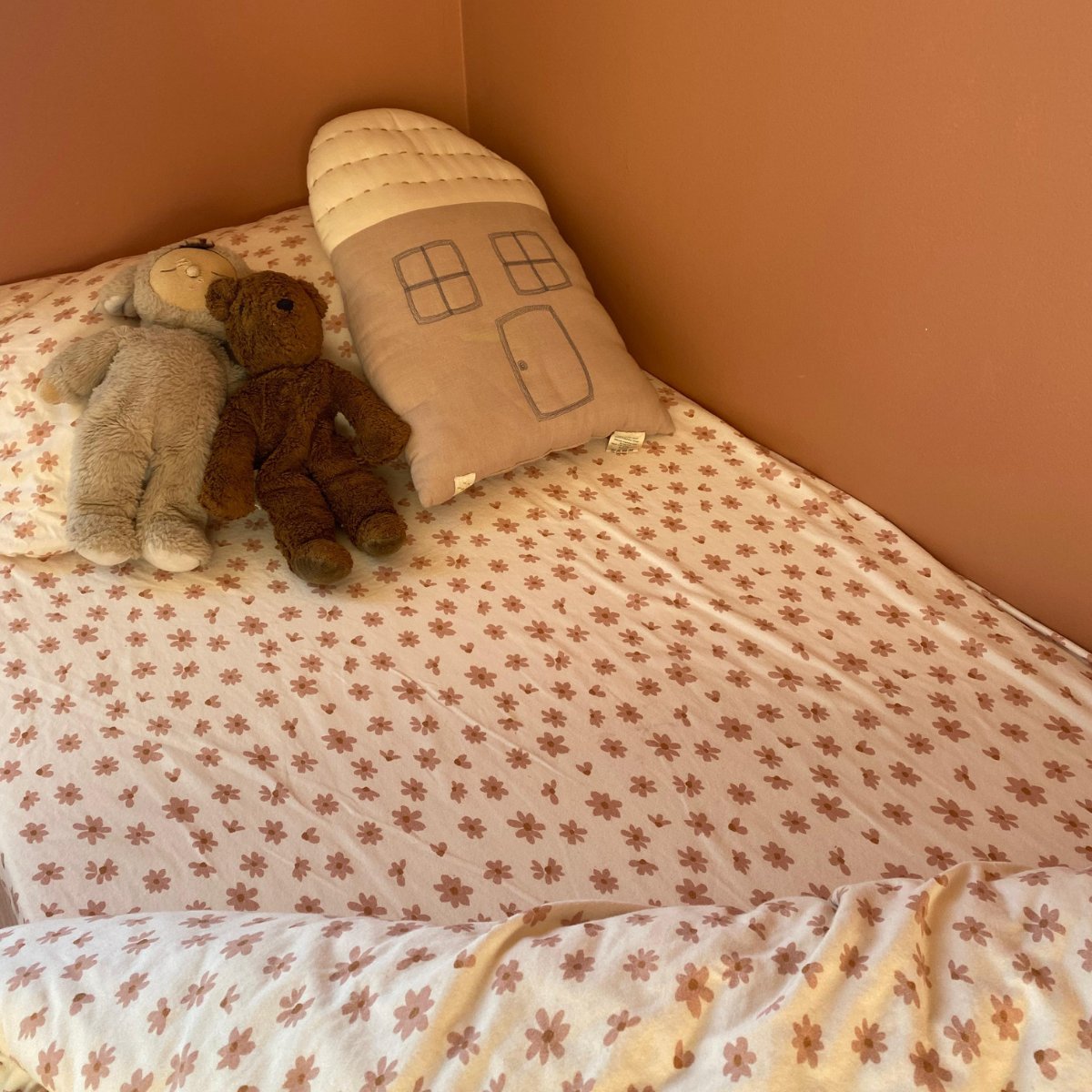 Blumiges rosa Jersey-Spannleintuch für Babys und Kinder
