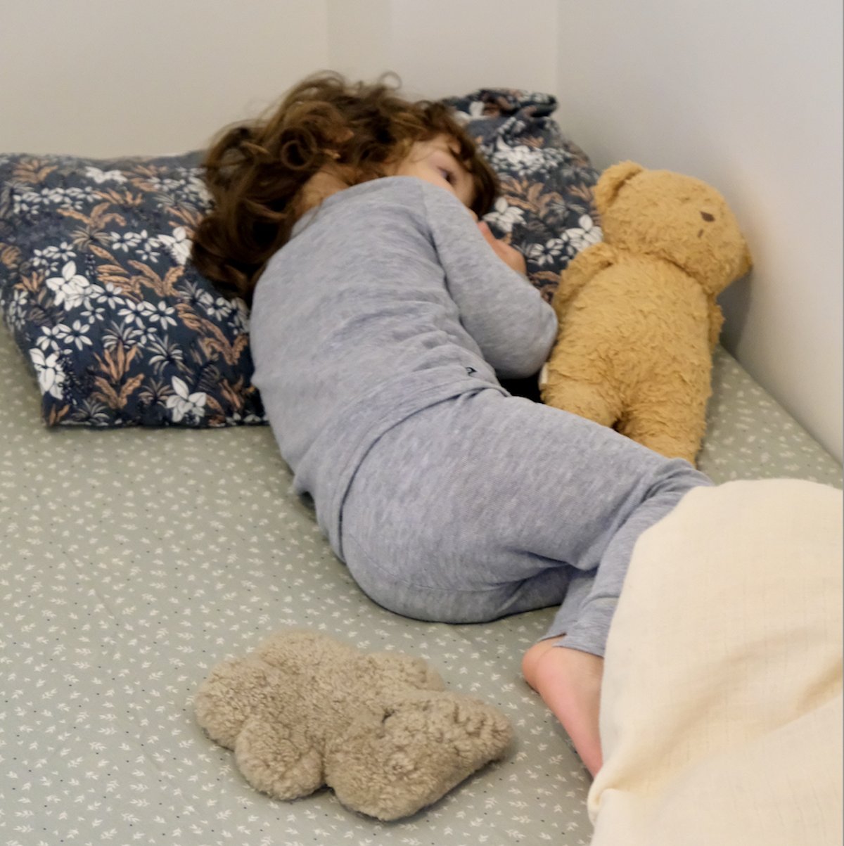 sábana bajera bebé niño en jersey suavísimo coloris sauge
