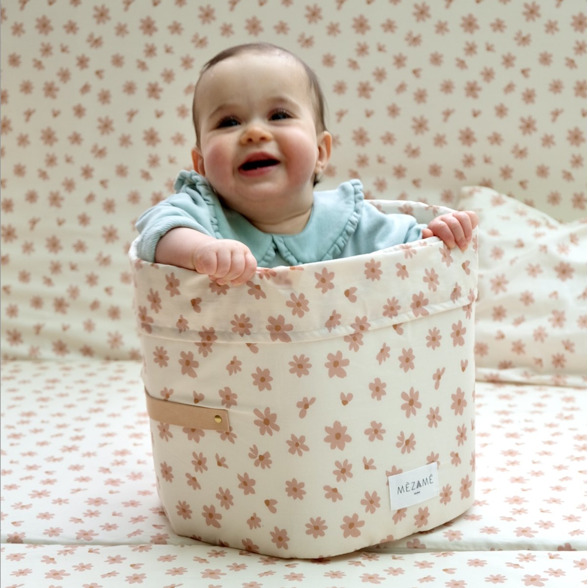 kleine mobiele opbergmand met bloemenprint