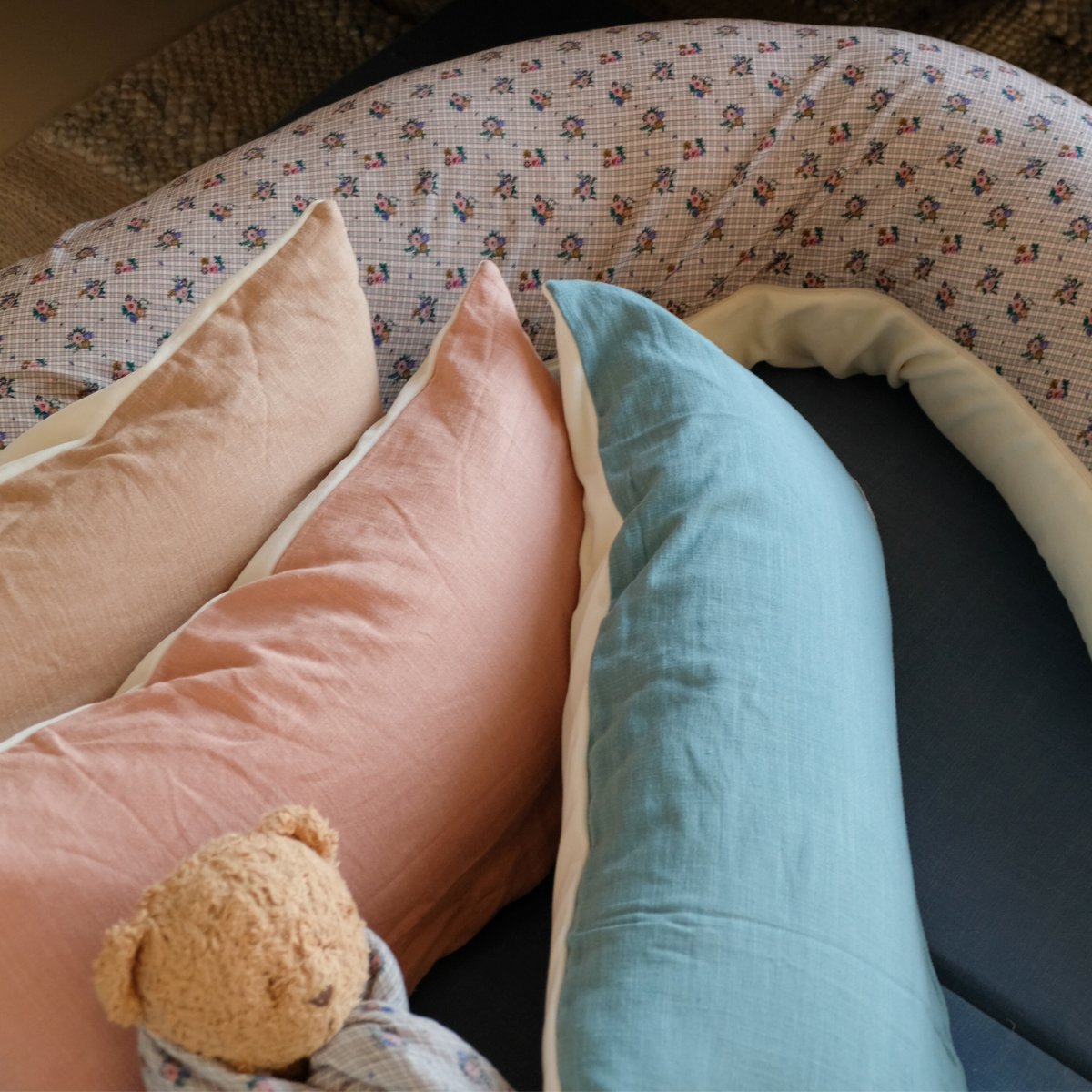 Comfortable cushion for babies, children and adults, colour