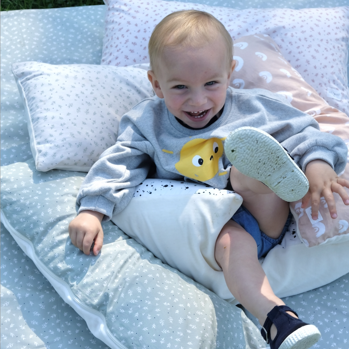 knus kinderkussen in de kleur Sauge