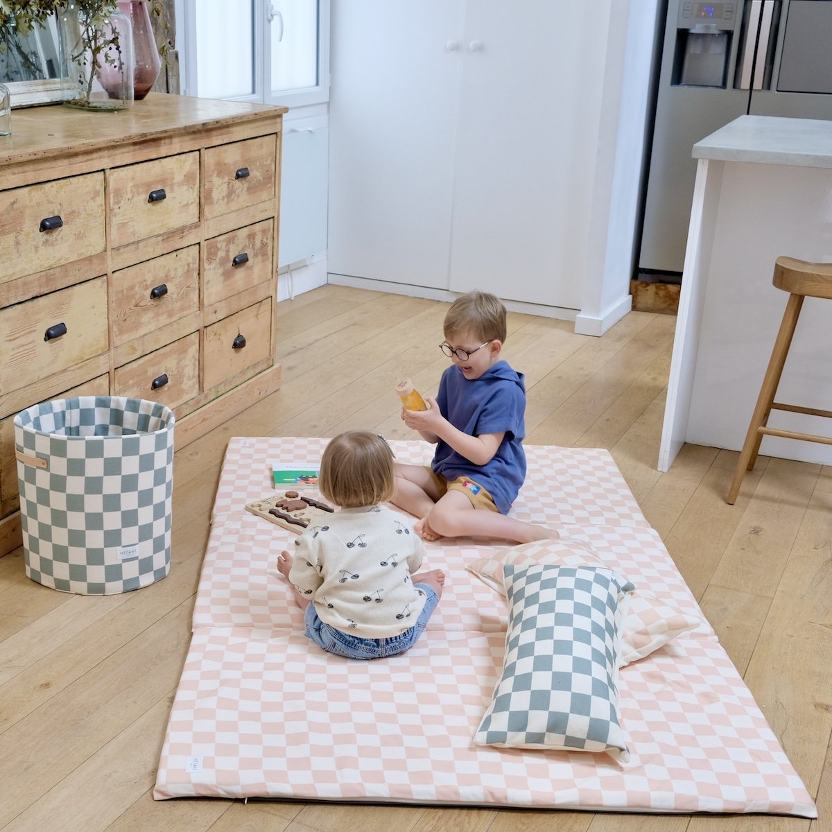 speelkleed motoriek en spelen baby kind groot formaat XXL roze dambordprint