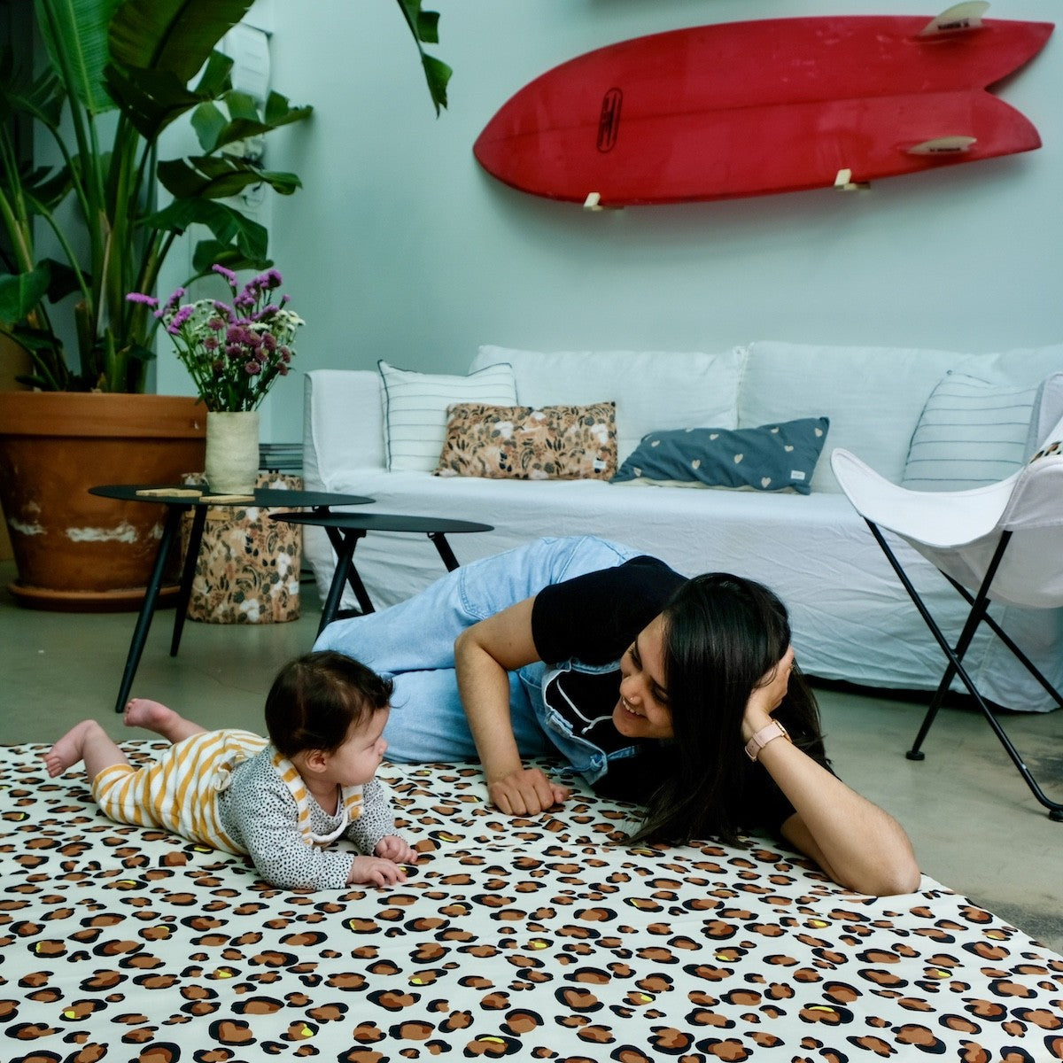 alfombra de motricidad gran formato estampado leopardo