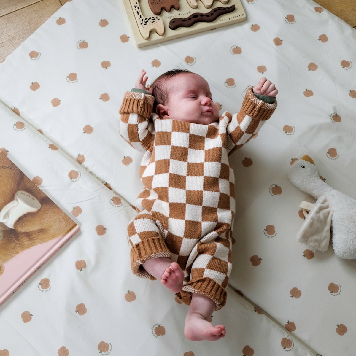 alfombra de juego motricidad y juegos bebé niño motivo manzana de caramelo 