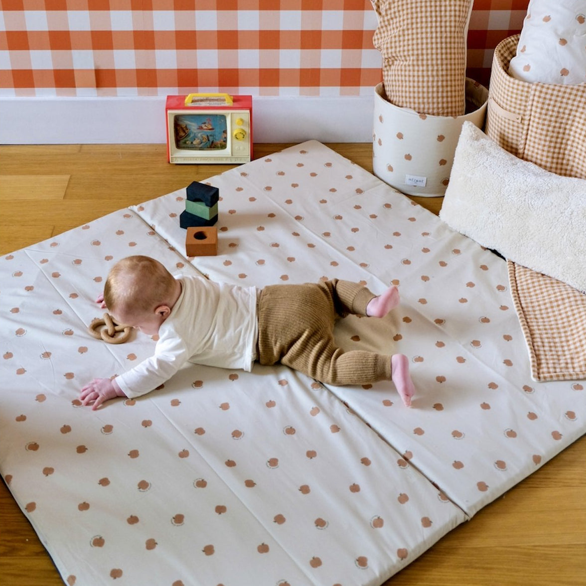 baby and toddler play and activity mat toffee apple print 