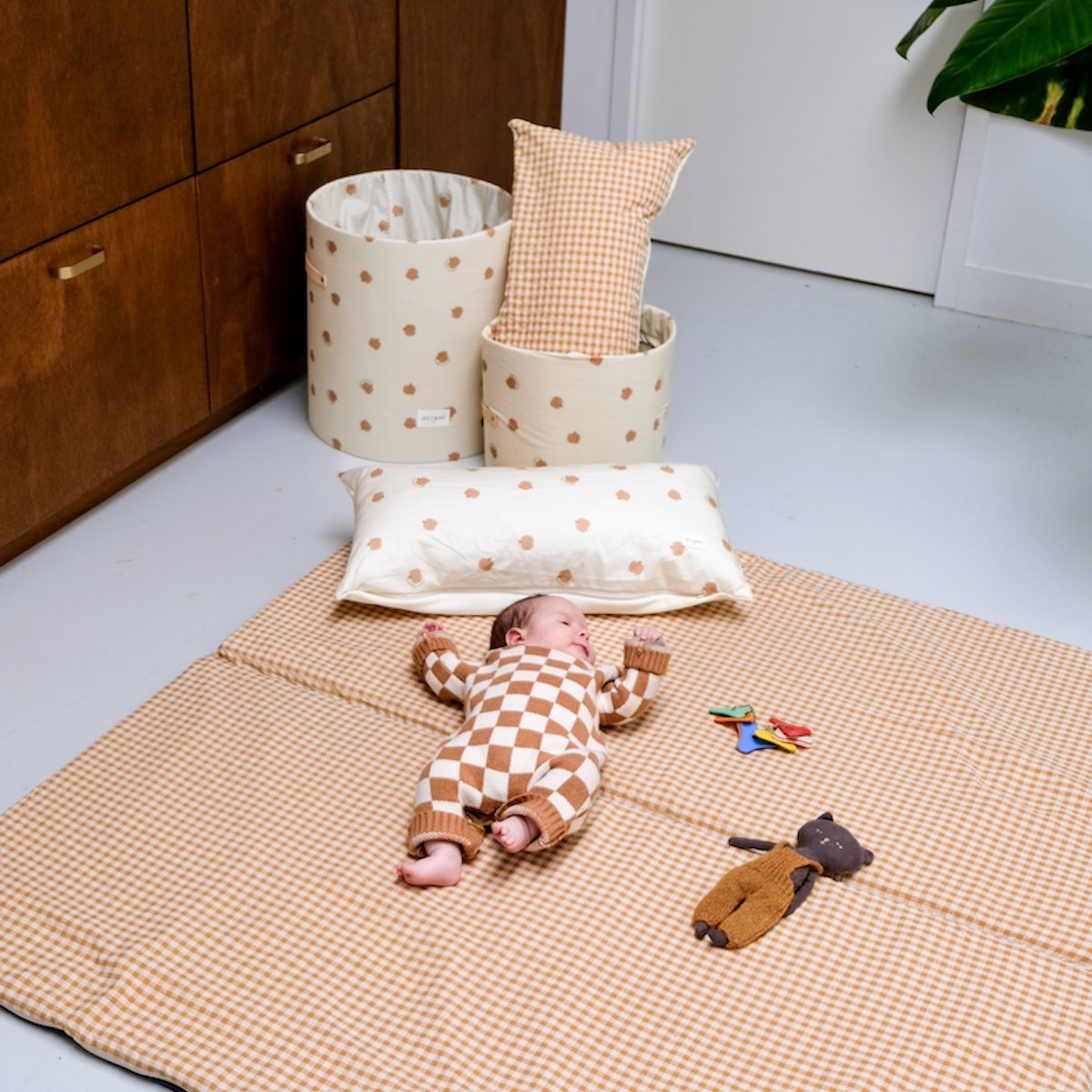 alfombra de juego bebé niño vichy color caramelo 