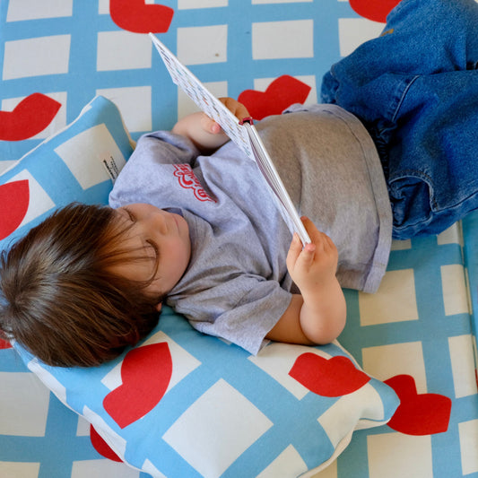 coussin parents enfants tout doux bisous bouche mathilde cabanas 